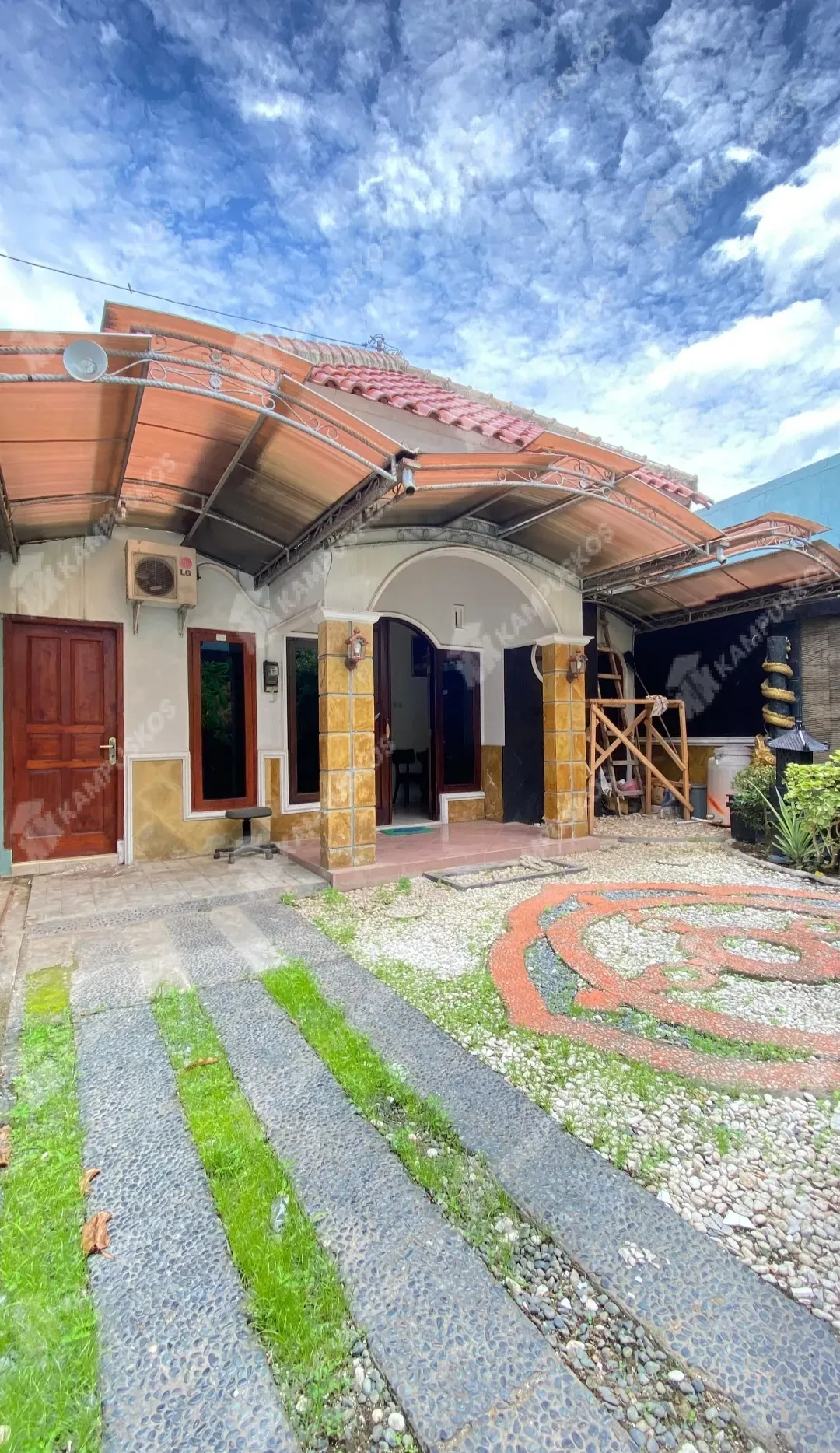 FOR RENT RUMAH MINIMALIS CLUSTER 2 KAMAR SEMI FURNISH DALAM PERUMAHAN AREA AMBARUKMO - 2K02AL120125