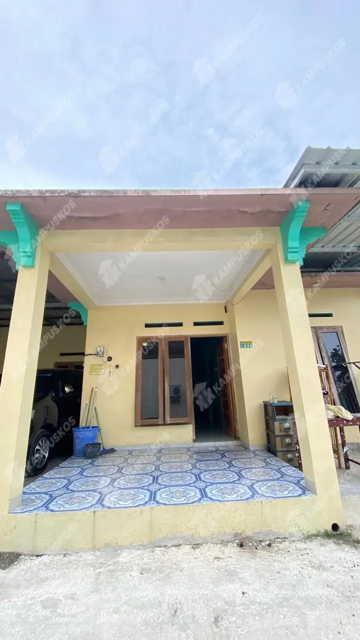 FOR RENT RUMAH 3 KAMAR AREA CORONGAN BELAKANG TRANSMART JL. JOGJA-SOLO - 3K02AL110625