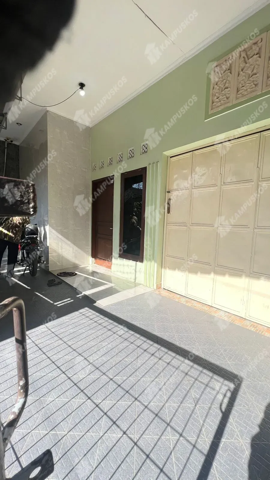 DIKONTRAKKAN RUMAH 6 KAMAR DI SELATAN KAMPUS 1 UPN COCOK UNTUK MAHASISWA 6K02AL070525