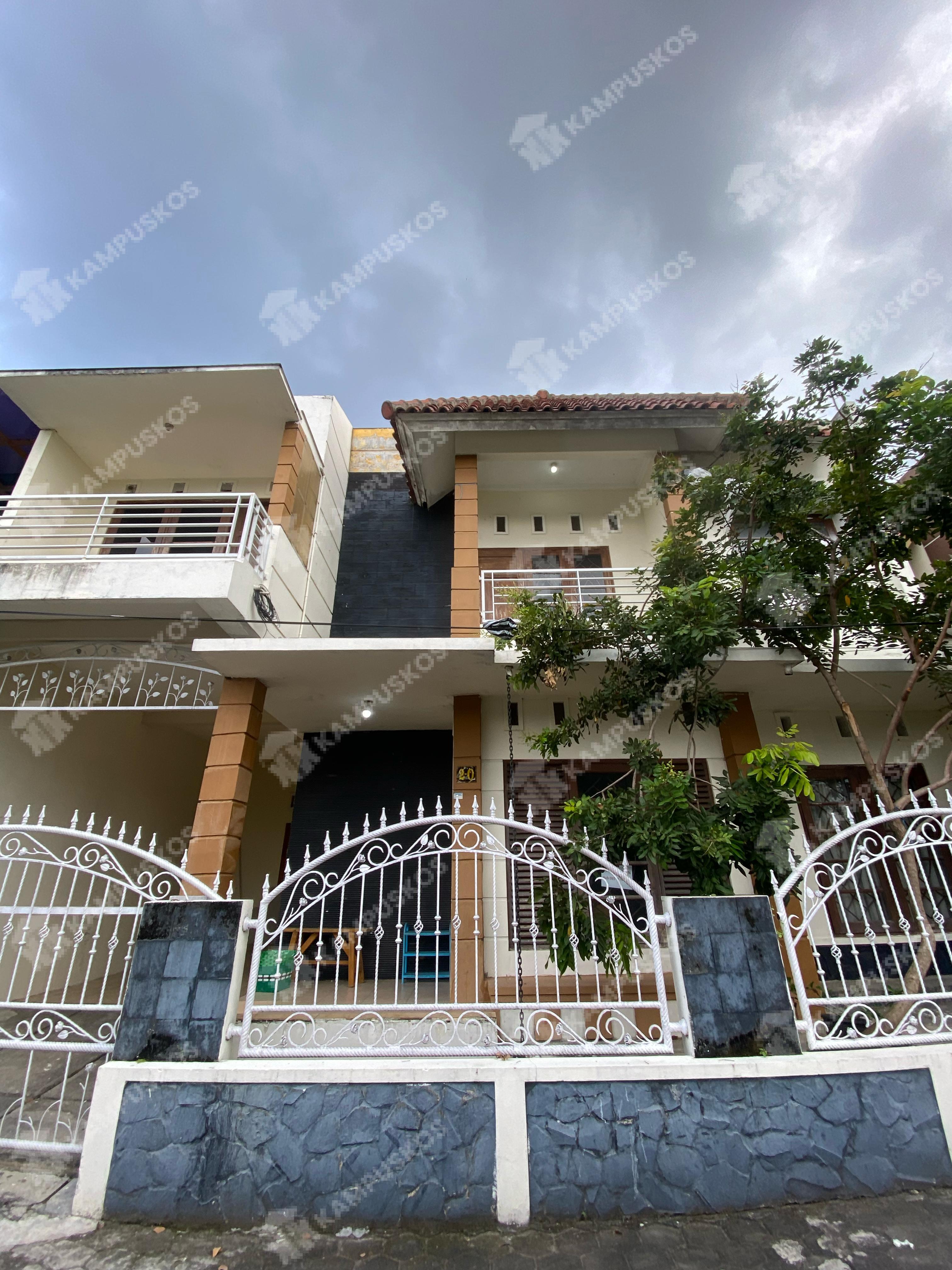 DISEWAKAN RUMAH 5 KAMAR DI PERUMAHAN TAMAN BUNGA REGENCY CONDONGCATUR 5K03AL190425
