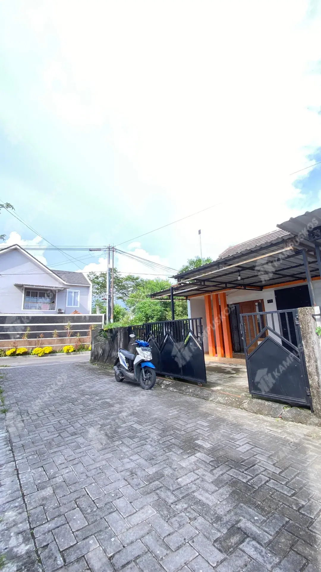 FOR RENT RUMAH MINIMALIS CLUSTER 4 KAMAR AREA BROMONILAN - PURWOMARTANI - 4K03AL060125