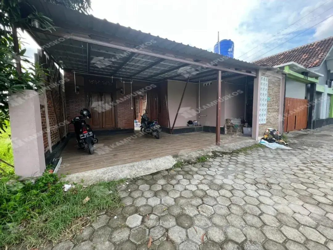 FOR RENT RUMAH KLASIK SEMI PAVILIUN 3 KAMAR AREA CORONGAN UTARA TRANSMART JL. JOGJA-SOLO - 3K03AL150325