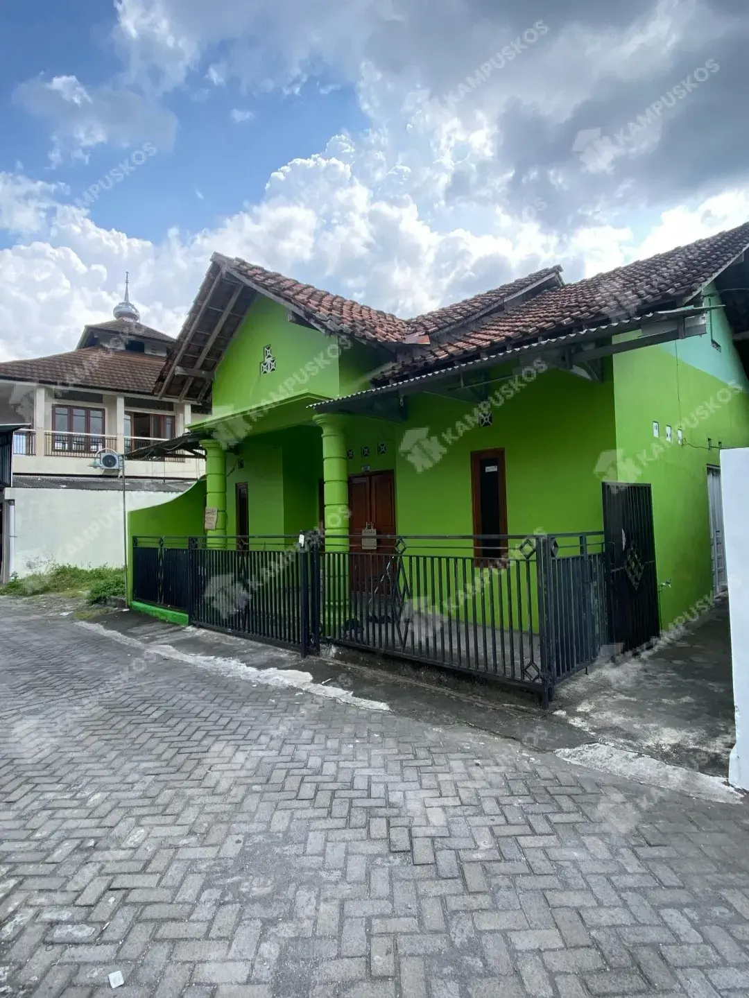 FOR RENT RUMAH 3 KAMAR AREA SAMBEGO - MAGUWOHARJO AREA SANATA DHARMA 2 3K03AL050425