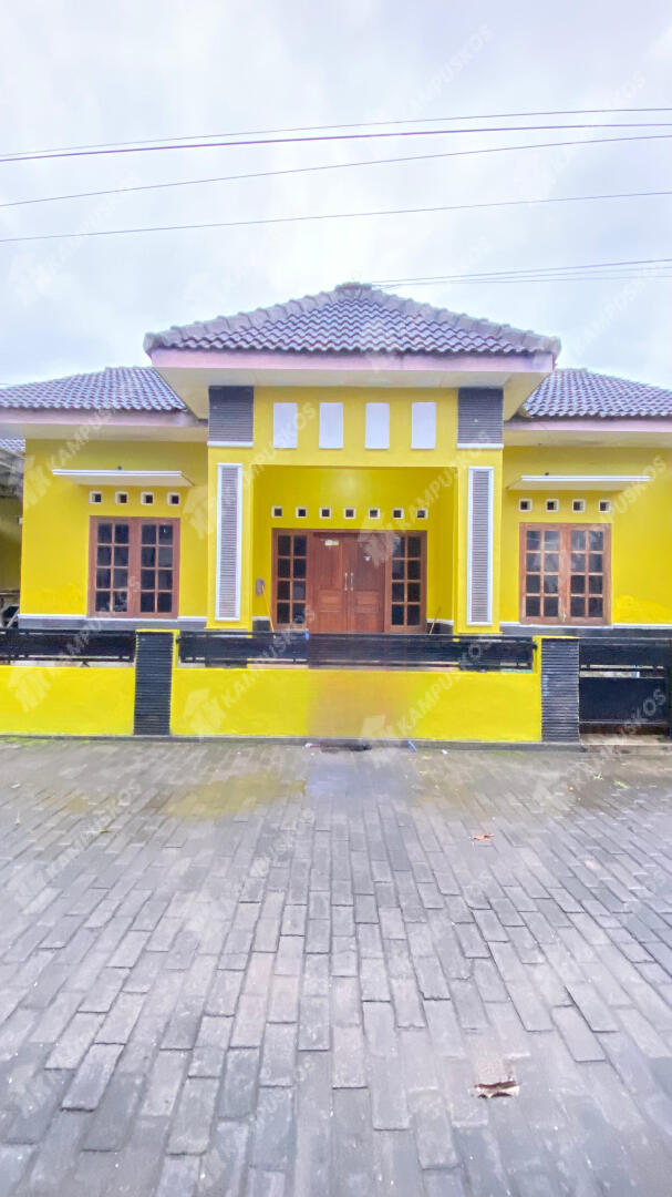 DI SEWAKAN RUMAH 3 KAMAR YELLOW DI CANDI GEBANG AREA AMIKOM 3K03AL130525