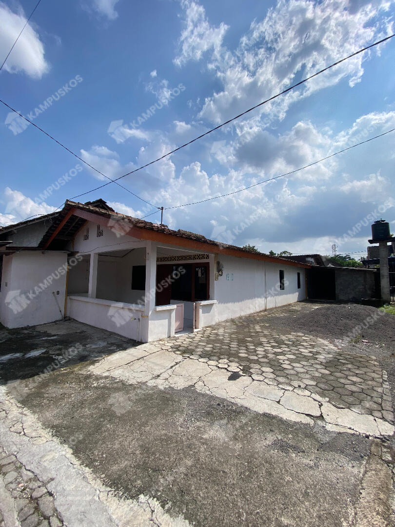 DI SEWAKAN RUMAH 4 KAMAR DI CONDONGCATUR UTARA PAMELA 6 DEKET AMIKOM 4K03AL070525
