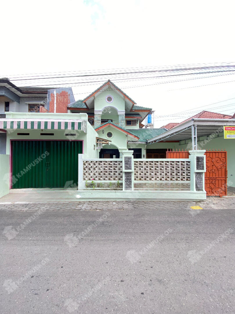 FOR RENT RUMAH 5 KAMAR FULL FURNISH UTARA TERMINAL CONDONGCATUR AREA UGM 5K03AL060625