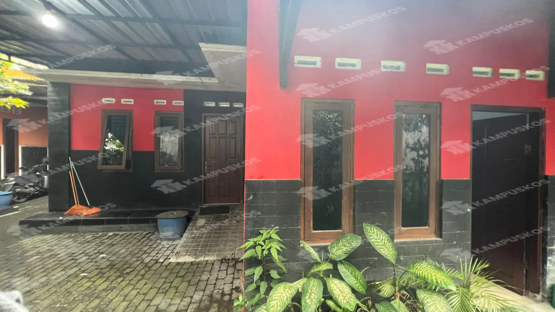DIKONTRAKAN RUMAH 3 KAMAR AREA AMIKOM 3K03RS160525