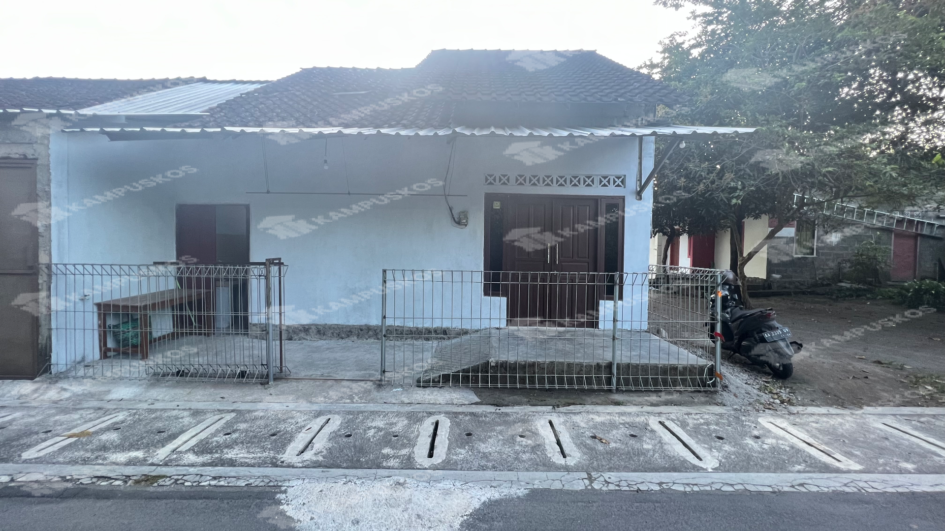 Dikontrakkan Rumah Minimalis Berpagar 2 Kamar di Maguwoharjo