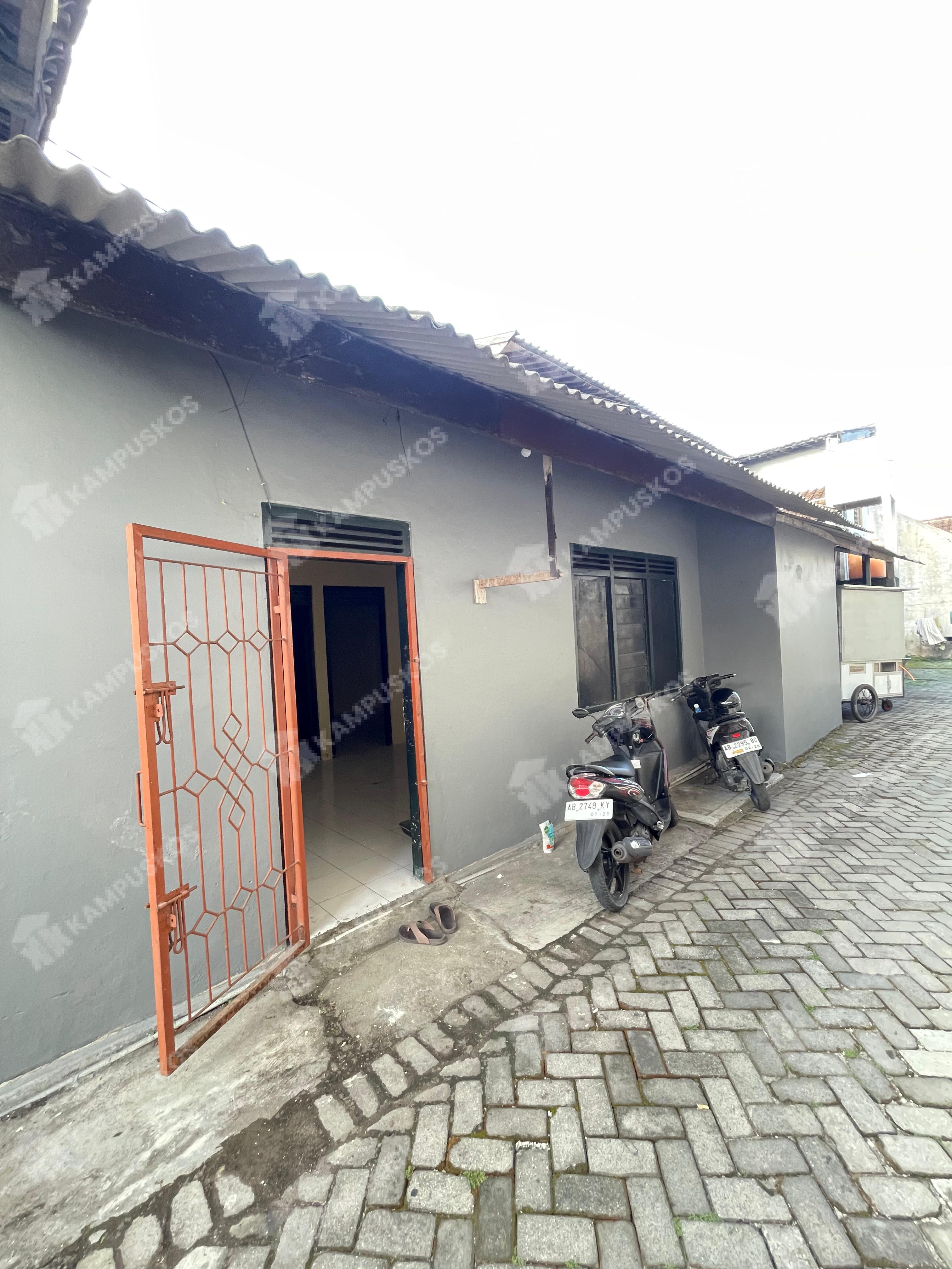 DIKONTRAKAN RUMAH 2 KAMAR AREA AMIKOM 2K03PG050725