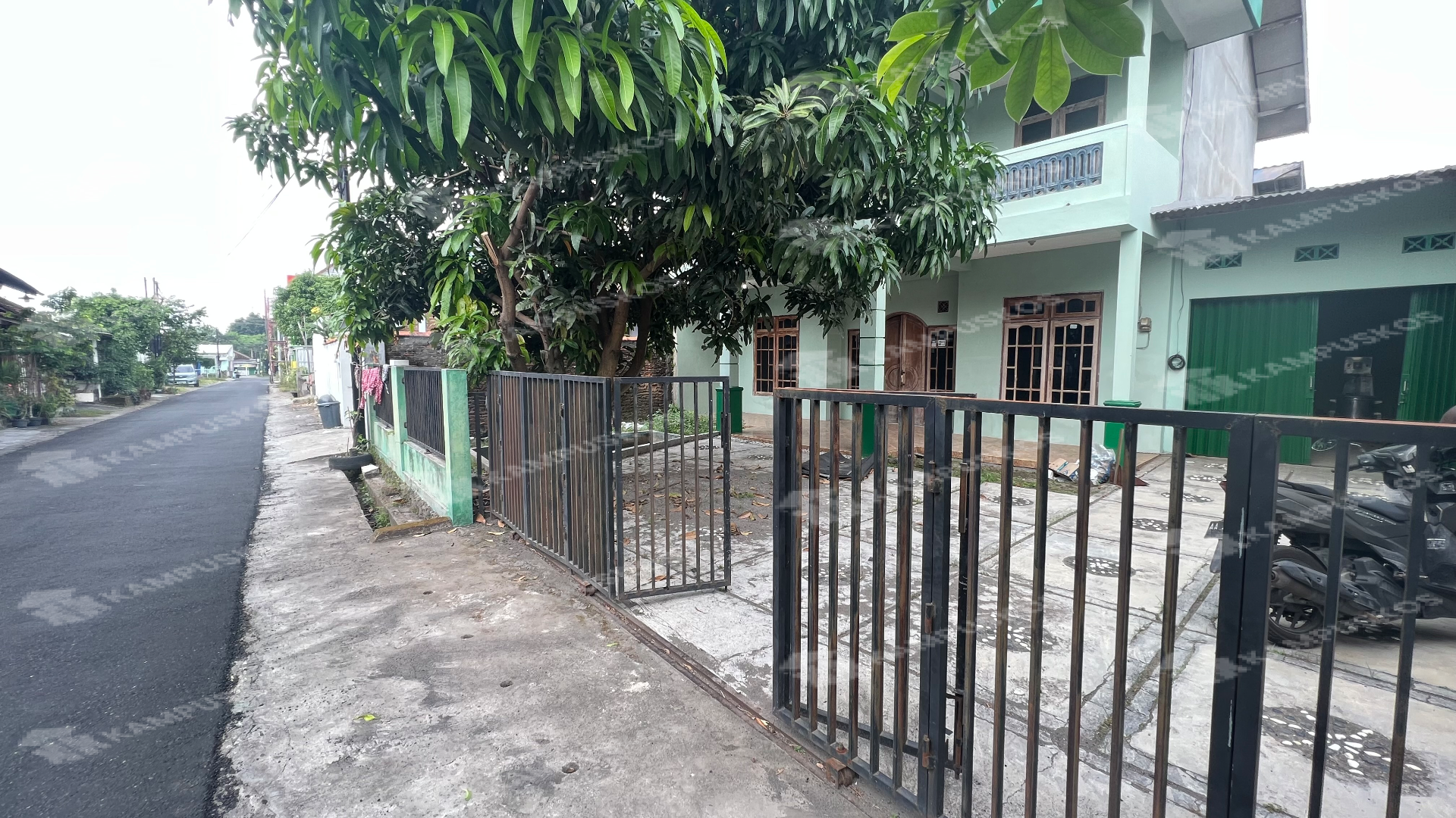 Dikontrakkan Rumah 6 Kamar Cocok Untuk Kantor atau Usaha di Purwomartani 6K03RS110725