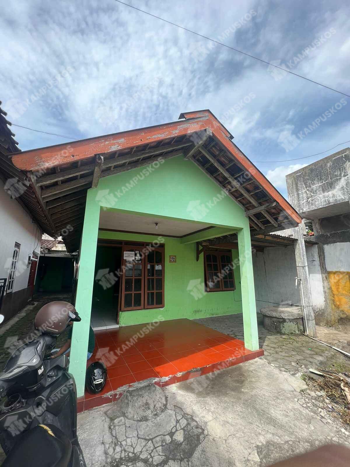 DIKONTRAKAN RUMAH TERAWAT 3 KAMAR AREA AMIKOM 3K03RS030225