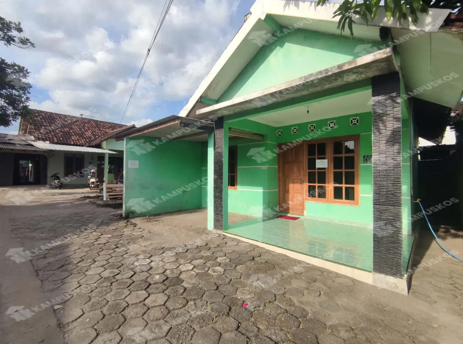 DIKONTRAKAN RUMAH 3 KAMAR AREA GEJAYAN 3K02GA180425