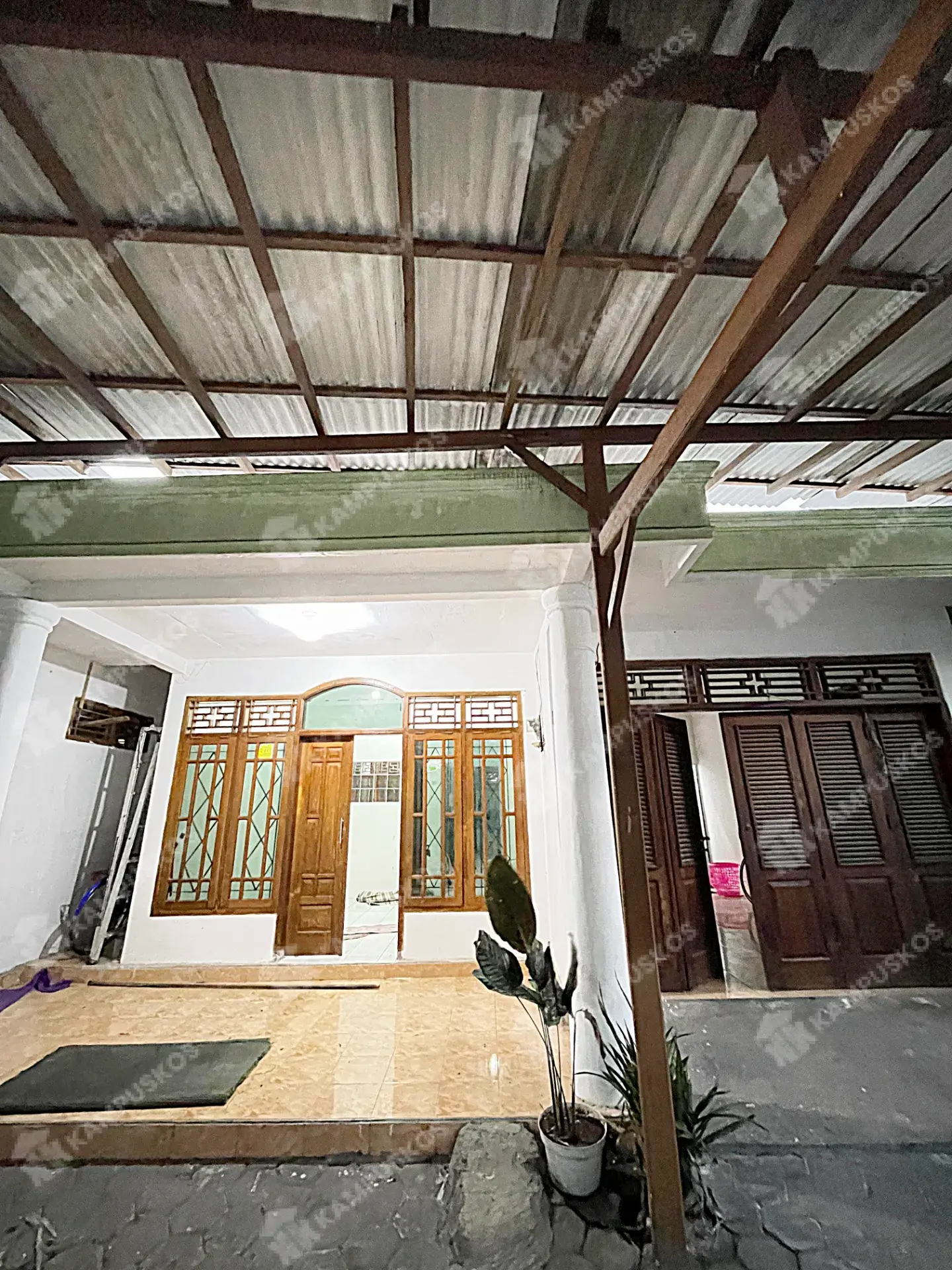 DIKONTRAKKAN RUMAH 5 KAMAR DI JAKAL KM 7  5K04PG120725