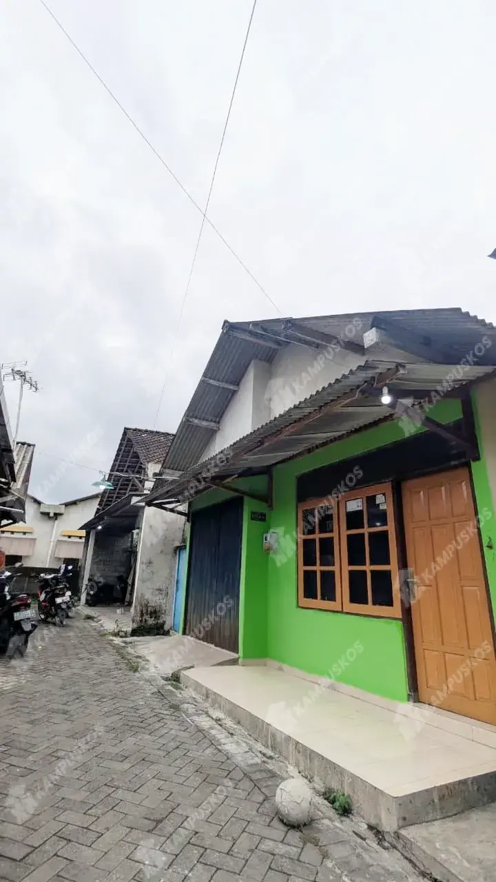 DIKONTRAKAN RUMAH 4 KAMAR AREA UGM UNY 4K02RBS131025