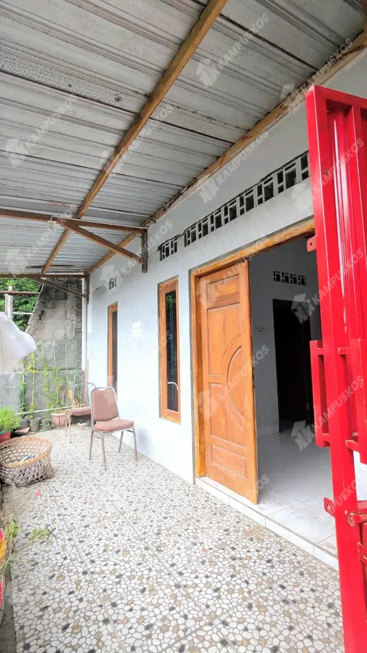 DIKONTRAKAN RUMAH 5 KAMAR AREA CONDONGCATUR  5K02RBS111025