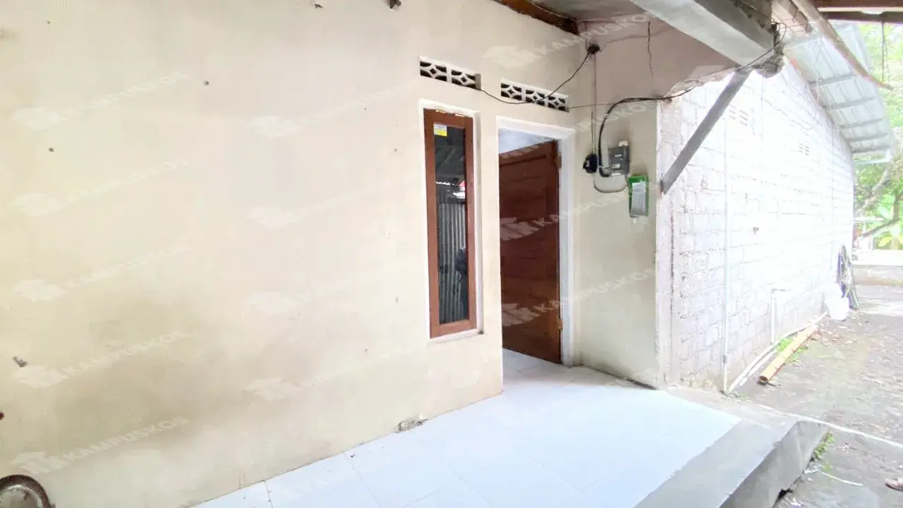 DIKONTRAKAN RUMAH MURAH 2 KAMAR AREA PURWOMARTANI 2K03RS101025