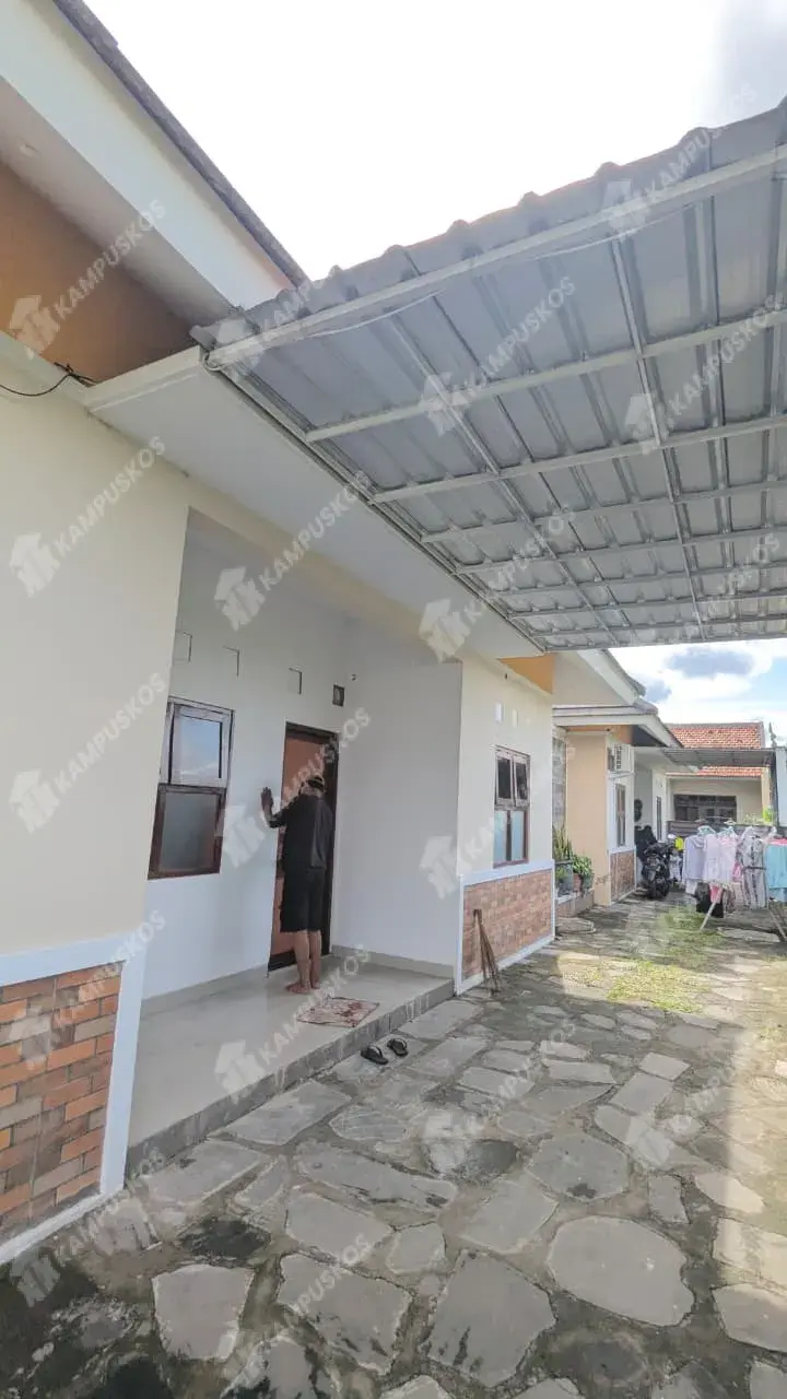 DIKONTRAKKAN RUMAH 3 KAMAR DI MAGUWO 3K03RBS011125