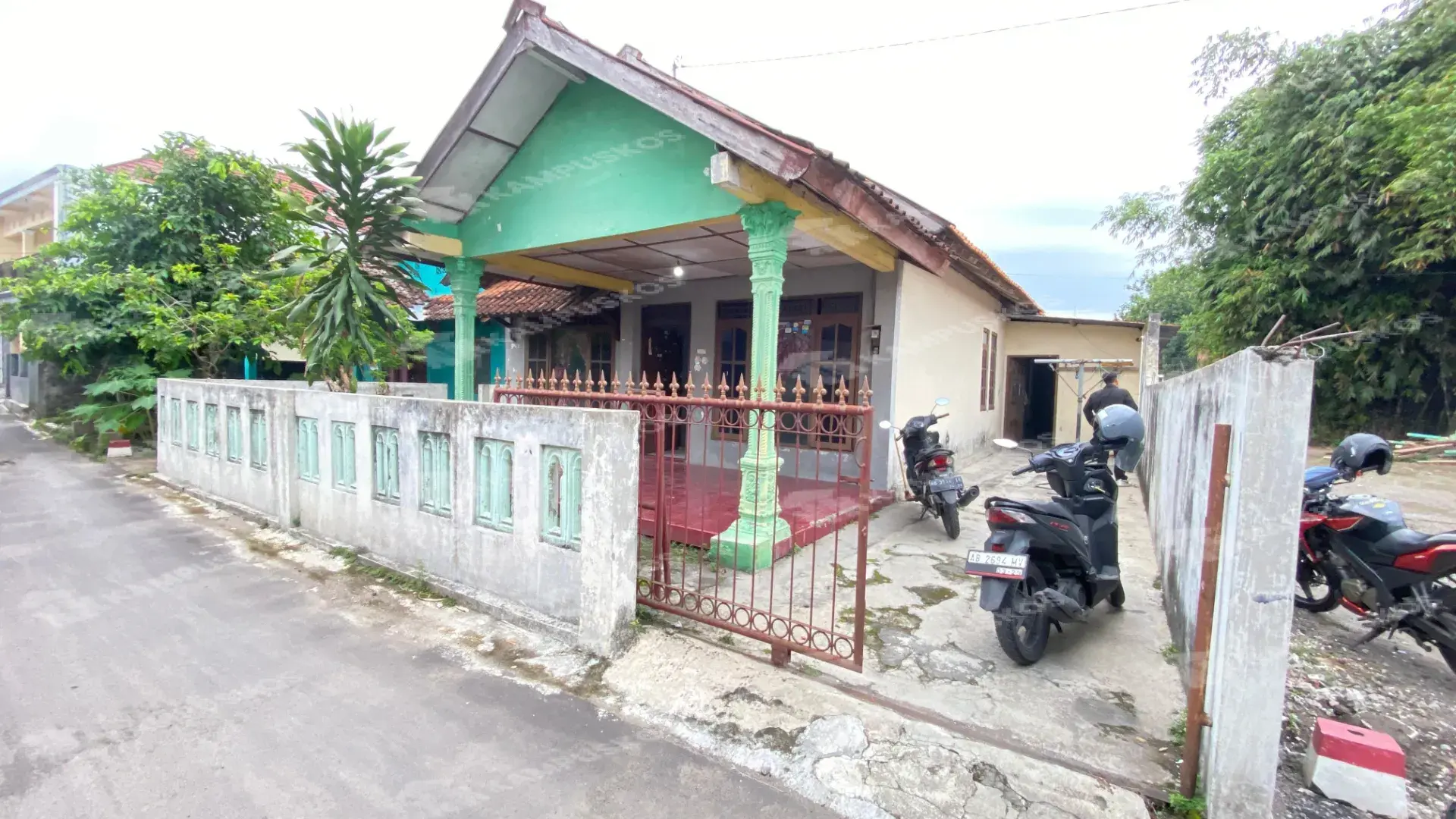 DIKONTRAKAN RUMAH 7 KAMAR AREA SETURAN UPN 7K02GA071125