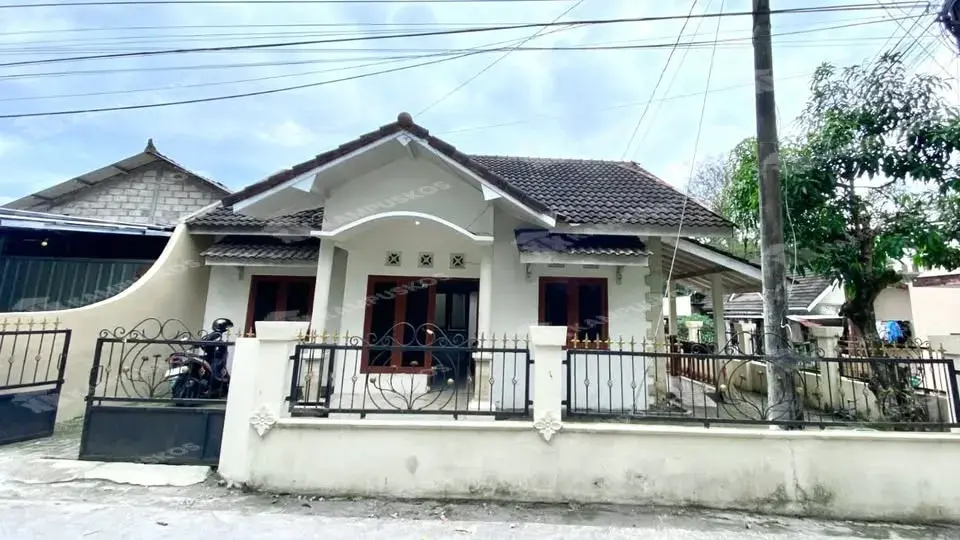 DIKONTRAKAN RUMAH NYAMAN 3 KAMAR AREA WEDOMARTANI 3K03GA131125