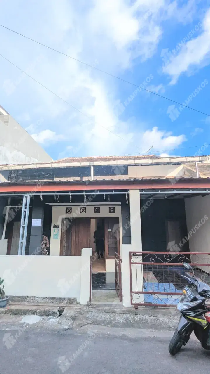 DIKONTRAKAN RUMAH MODERN NYAMAN 5 KAMAR AREA WEDOMARTANI 5K03RBS121225
