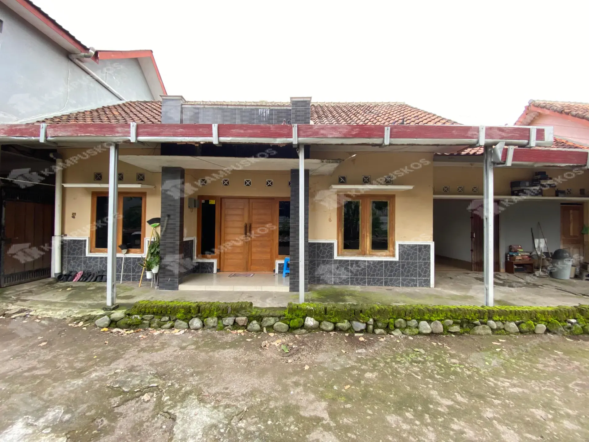 DIKONTRAKAN RUMAH NYAMAN 3 KAMAR AREA CLUSTER CONDONGCATUR 3K03GA100126