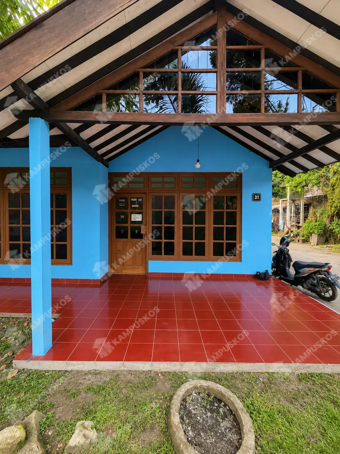 FOR RENT COCOK BUAT KANTOR RUANGAN LUAS 3 KAMAR  LOKASI UGM/UNY PUSAT KOTA (BISA UP 4 KAMAR)  3K01R060726