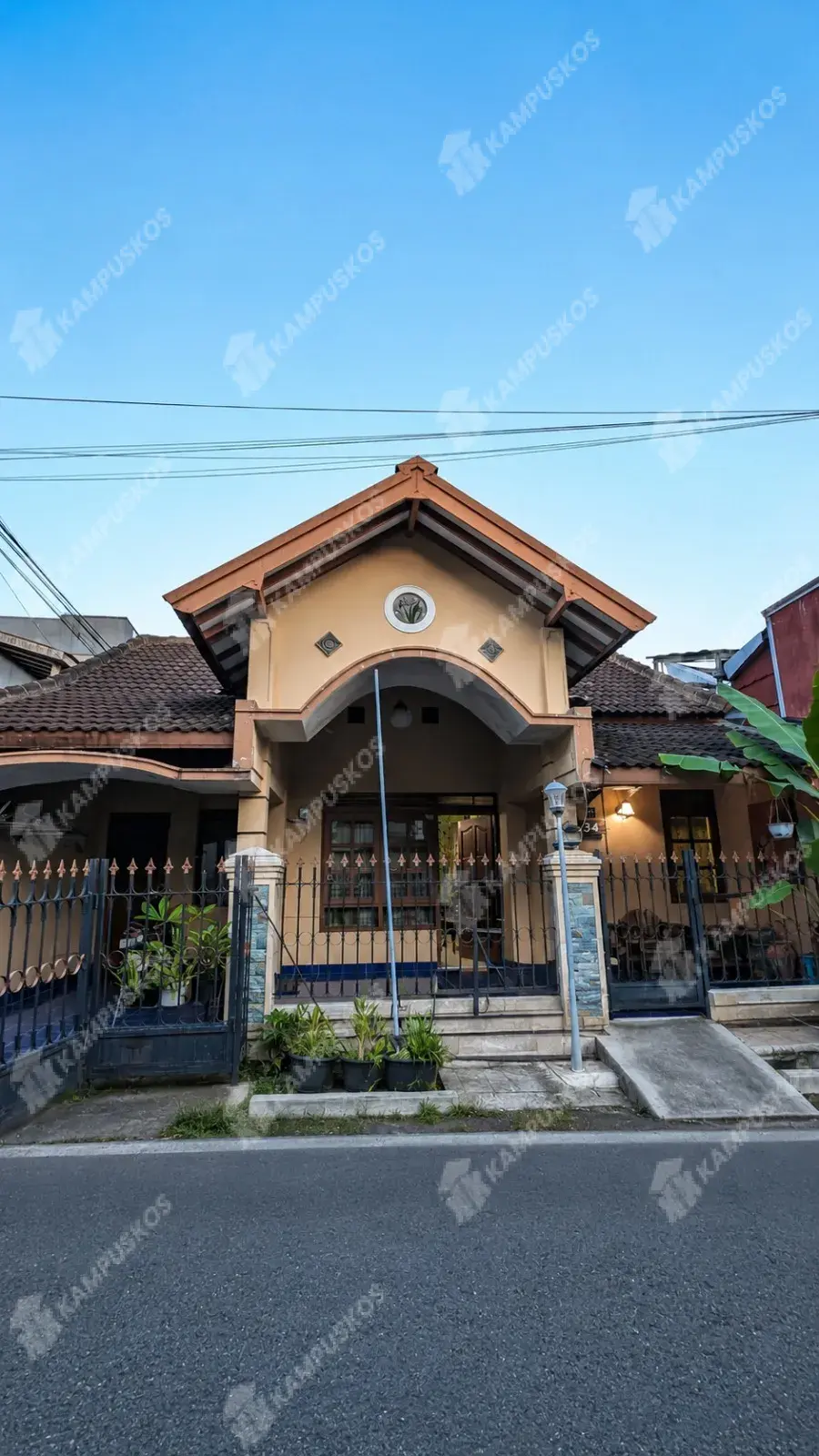 DIKONTRAKAN RUMAH NYAMAN 4 KAMAR CONDONGCATUR 4K02RBS080426