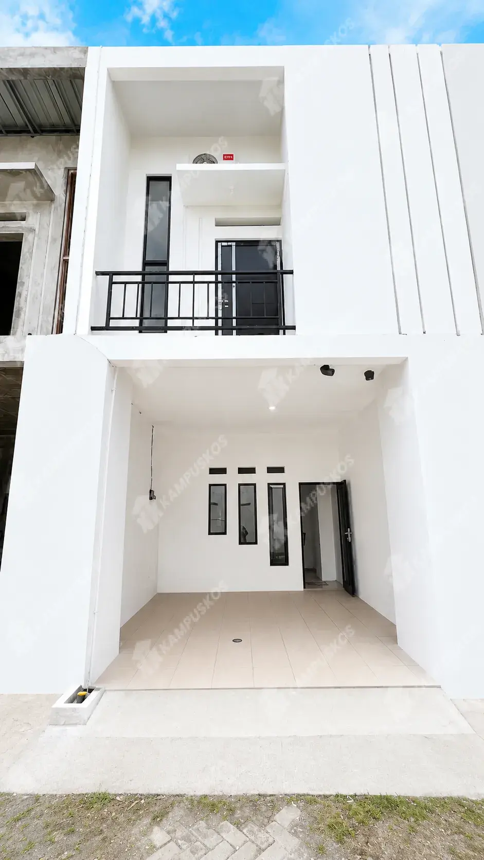 DIKONTRAKAN RUMAH LV MODERN 3 KAMAR AREA MAL AMPLAZ 3K02AL150726