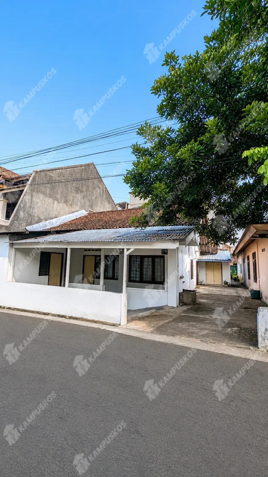 FOR RENT COCOK BUAT USAHA PINGGIR JALAN LUAS 7 KAMAR LOKASI UGM/UNY PUSAT KOTA 7K01RBS050626