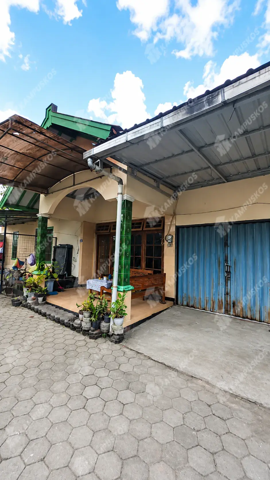KONTRAKAN RUANGAN LUAS DEKAT SELOKAN MATARAM NTT NTB BOLEH  4K02DR150626 