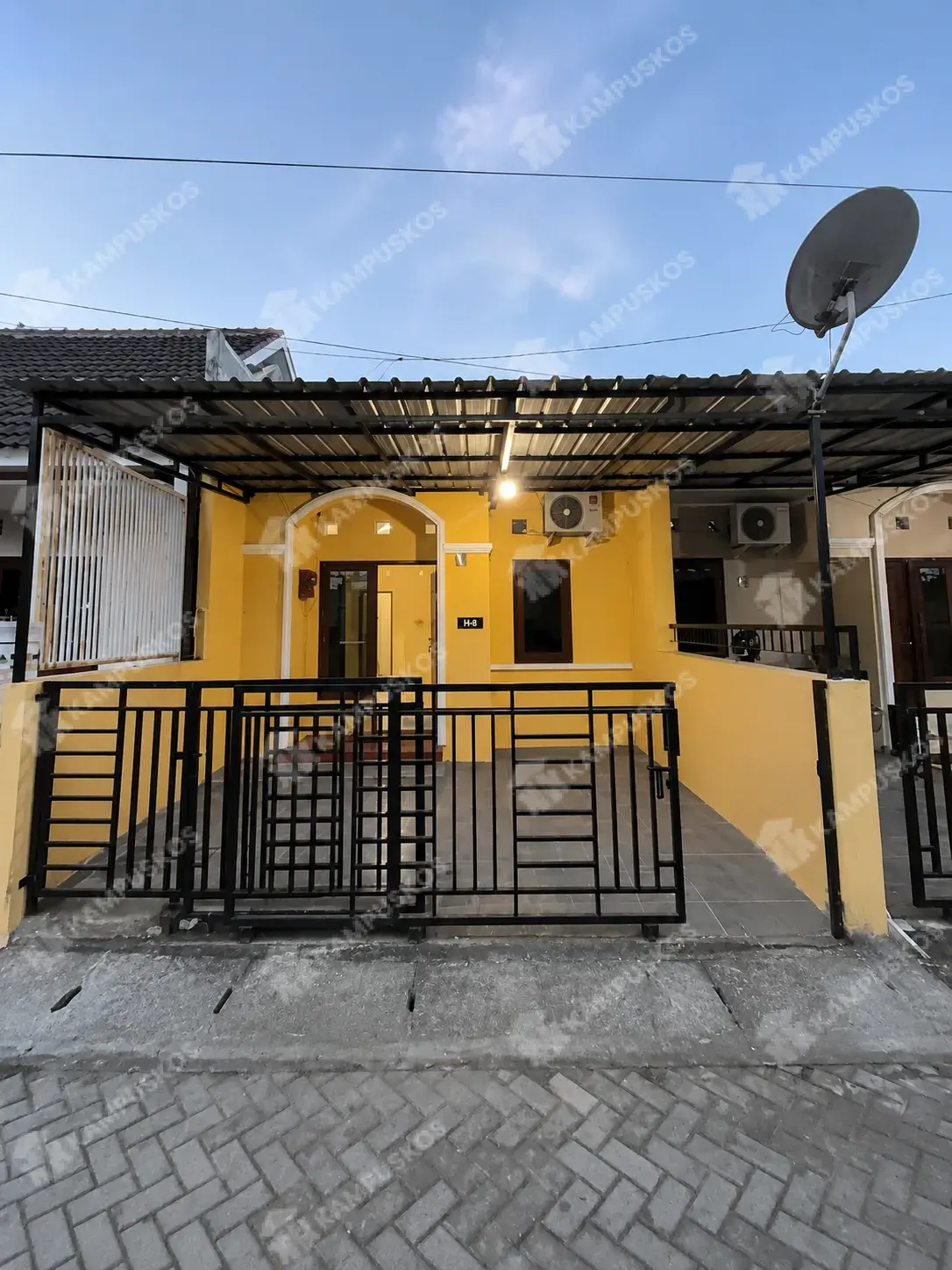  DIKONTRAKAN RUMAH LUAS COZY 2 KAMAR DAERAH COLOMBO  2k03ty110626 