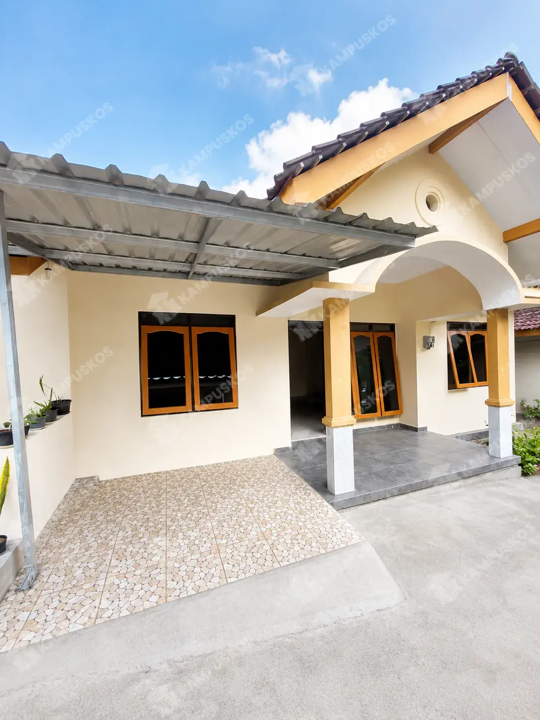 DIKONTRAKAN RUMAH NYAMAN 3 KAMAR AREA CONDONGCATUR 3k03ty090626