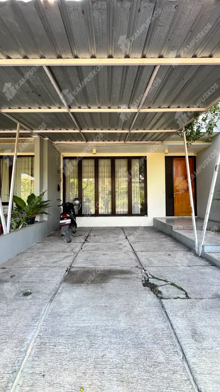FOR RENT - RUMAH Cozy 2 LANTAI Cakep Abis Area Jakal KM 7 ( Pasar Kolombo ) 5K04AL050926