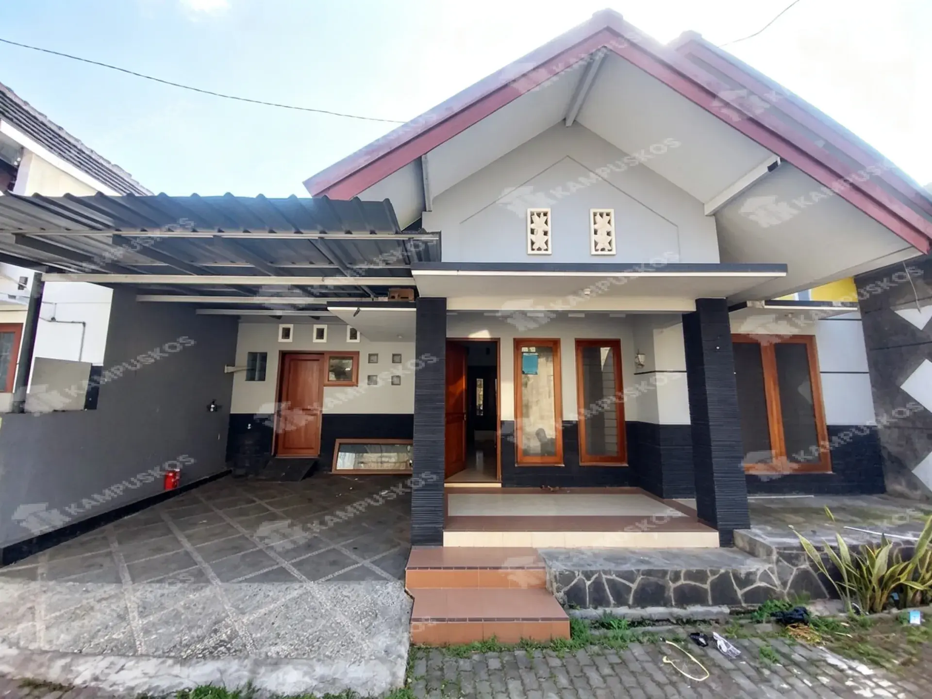 DIKONTRAKAN RUMAH NYAMAN 2 KAMAR AREA CONDONGCATUR 2K03TY110726 