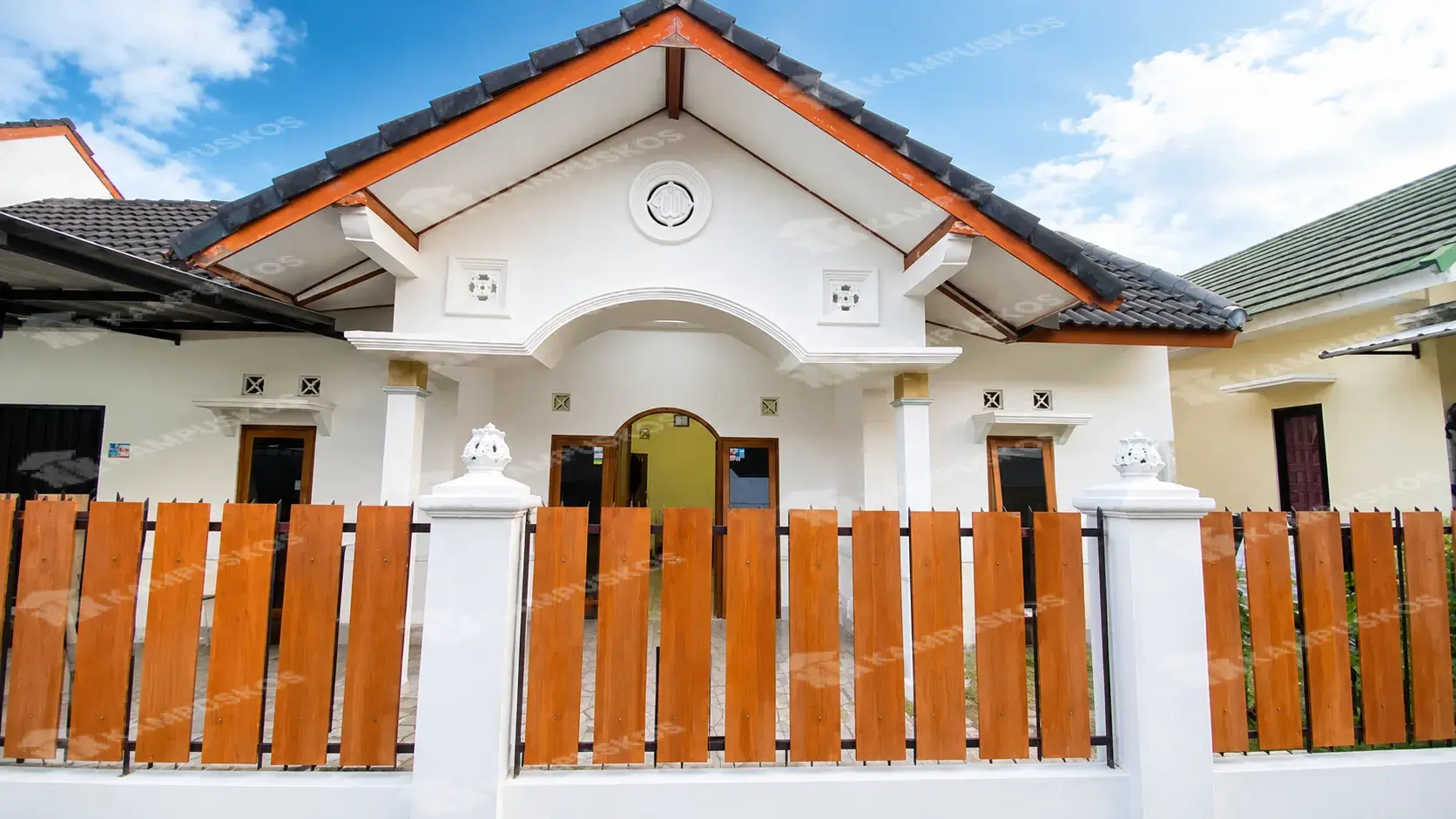*DISEWAKAN RUMAH LV RENOVASI SEMI ISIAN TIGA KAMAR DEKAT UPN*  3K02GA030726 