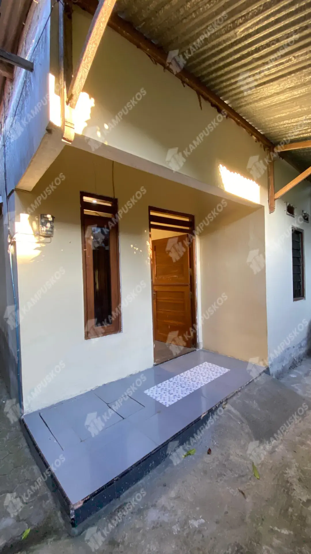 *DISEWAKAN RUMAH HABIS DICAT DUA LANTAI BELAKANG UIN*  3K05TY100726 