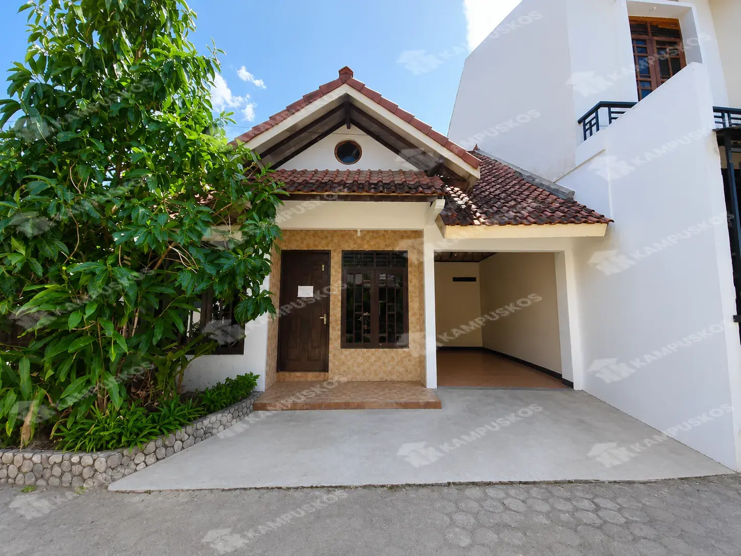 *DISEWAKAN RUMAH 8 KAMAR DAERAH PERUMNAS CONDONG CATUR*  8K03TY120726