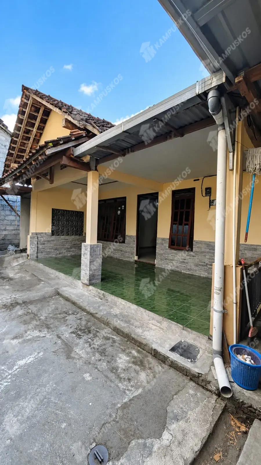 *FOR RENT RUMAH 3 KAMAR TIMUR LOTTE MART MAGUWO* 2K03DR110826