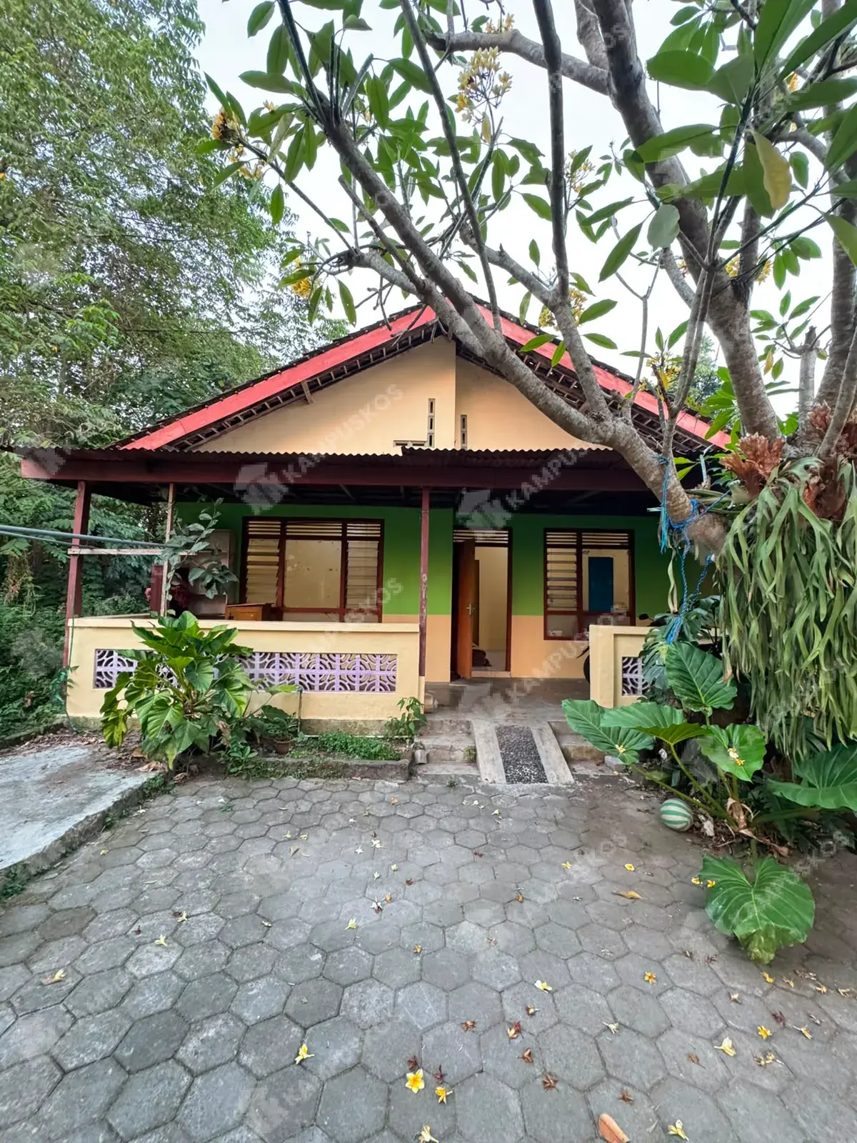 *FOR RENT 4 KAMAR LOKASI UGM/UNY PUSAT KOTA (Murah meriah)* 4K01R040926