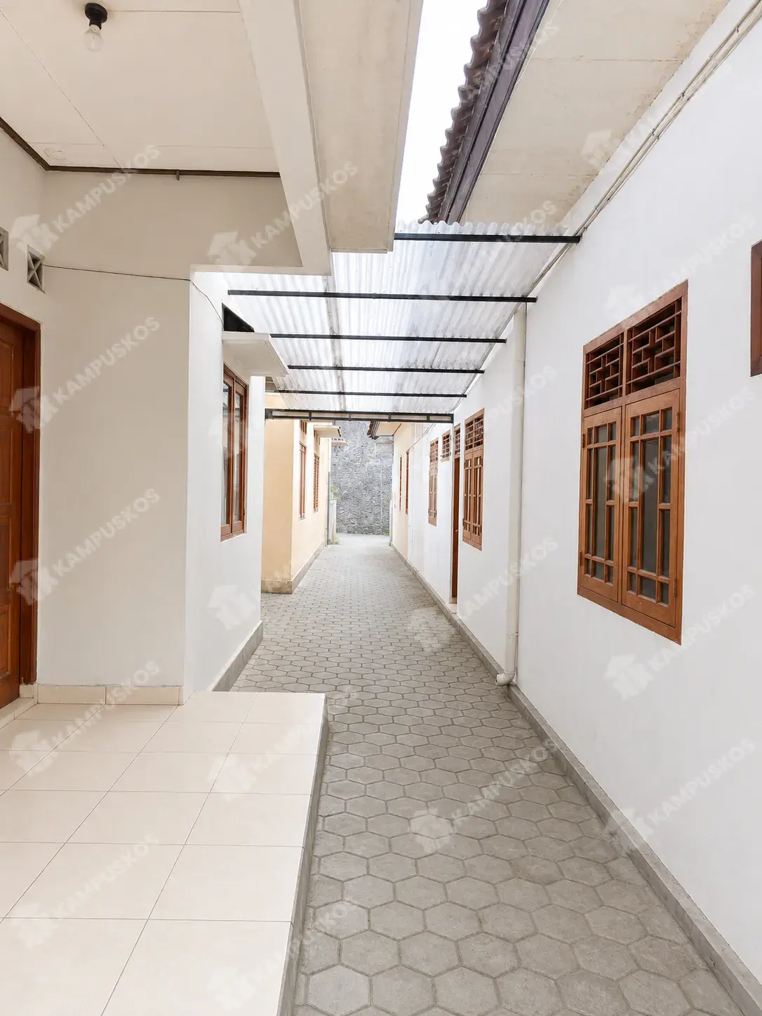 DISEWAKAN RUMAH MURAH 6 KAMAR DEKAT MONJALI 6K03BL090726