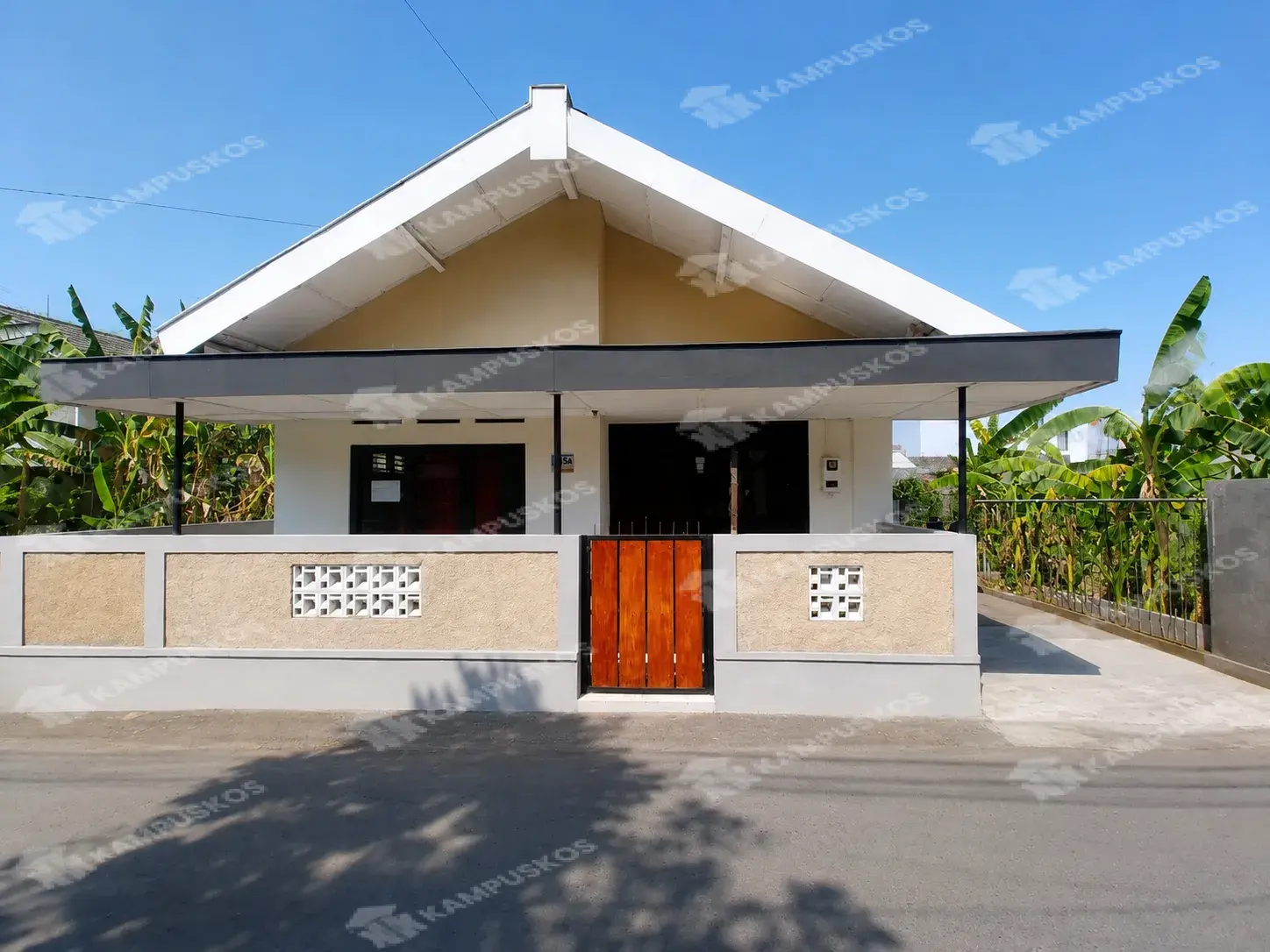 *DIKONTRAKAN RUMAH 3 KAMAR COCOK UNTUK KELUARGA WAJIB ISLAM* 3K03ty050826
