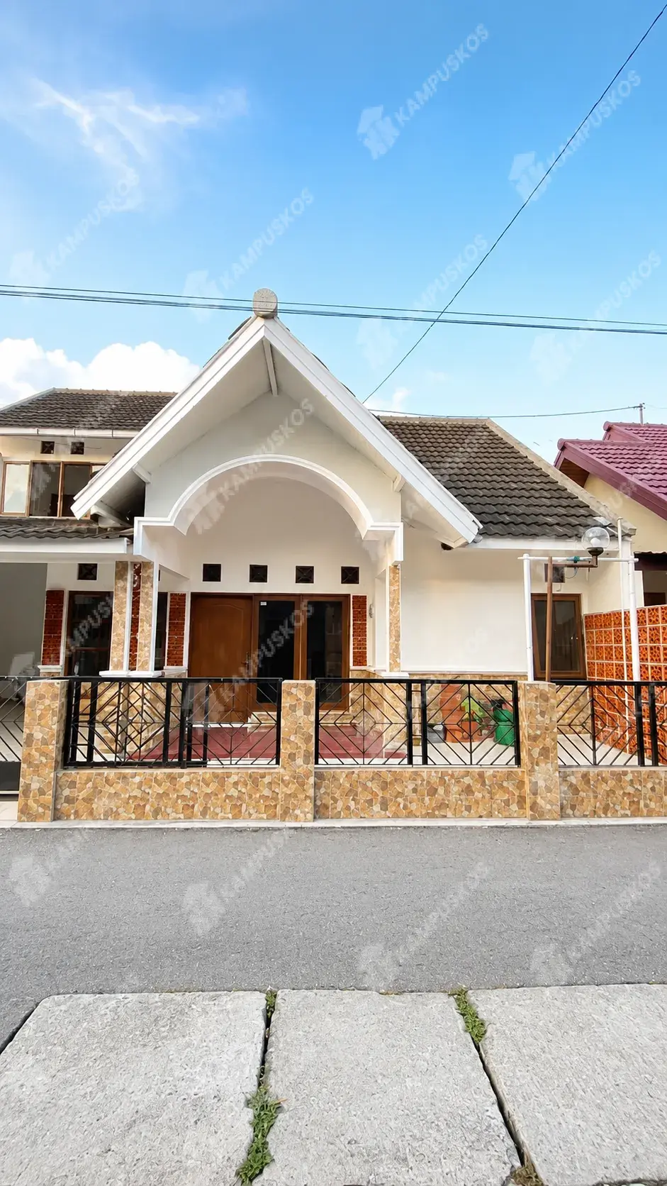 DISEWAKAN RUMAH 4 KAMAR NYAMAN DALAM CLUSTER DEKAT KOTA SERBA ADA 4K03AL120926