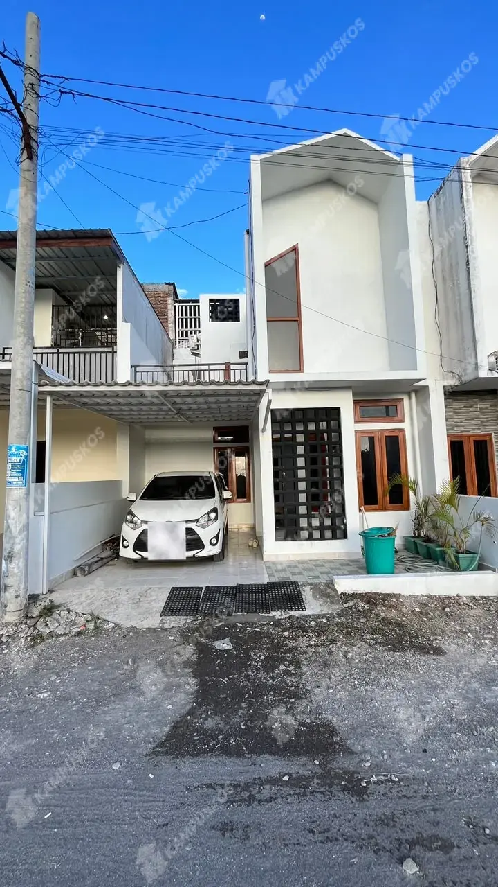 FOR RENT – RUMAH Cozy Tipe Mezzanine 2 Lantai dalam Perumahan Area ( Belakang Amplaz ) 2K02AL011026