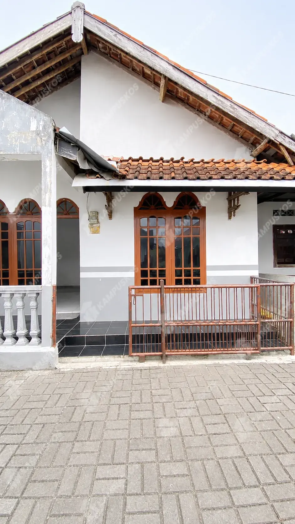DISEWAKAN RUMAH 3 KAMAR MURAH MERIAH AREA DEKAT KOTA SERBA ADA 3K01AL120226