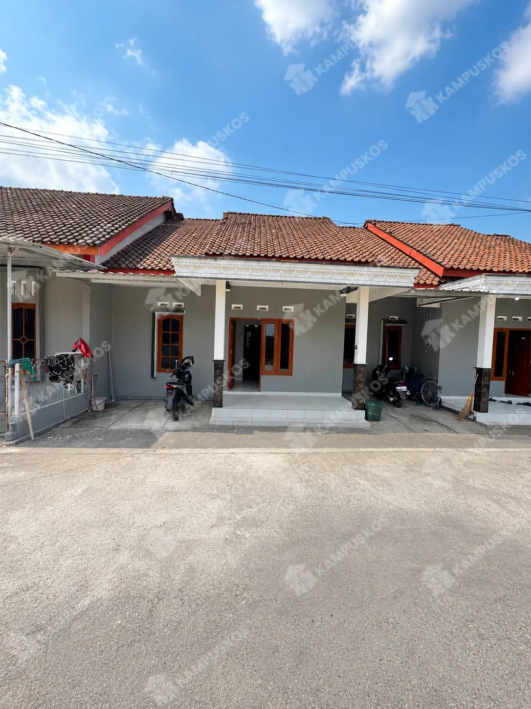 FOR RENT - RUMAH Cozy Siap Huni 4 Kamar 5 Kamar Mandi Dalam Area (Stadion Maguo Harjo) 5K03R120926