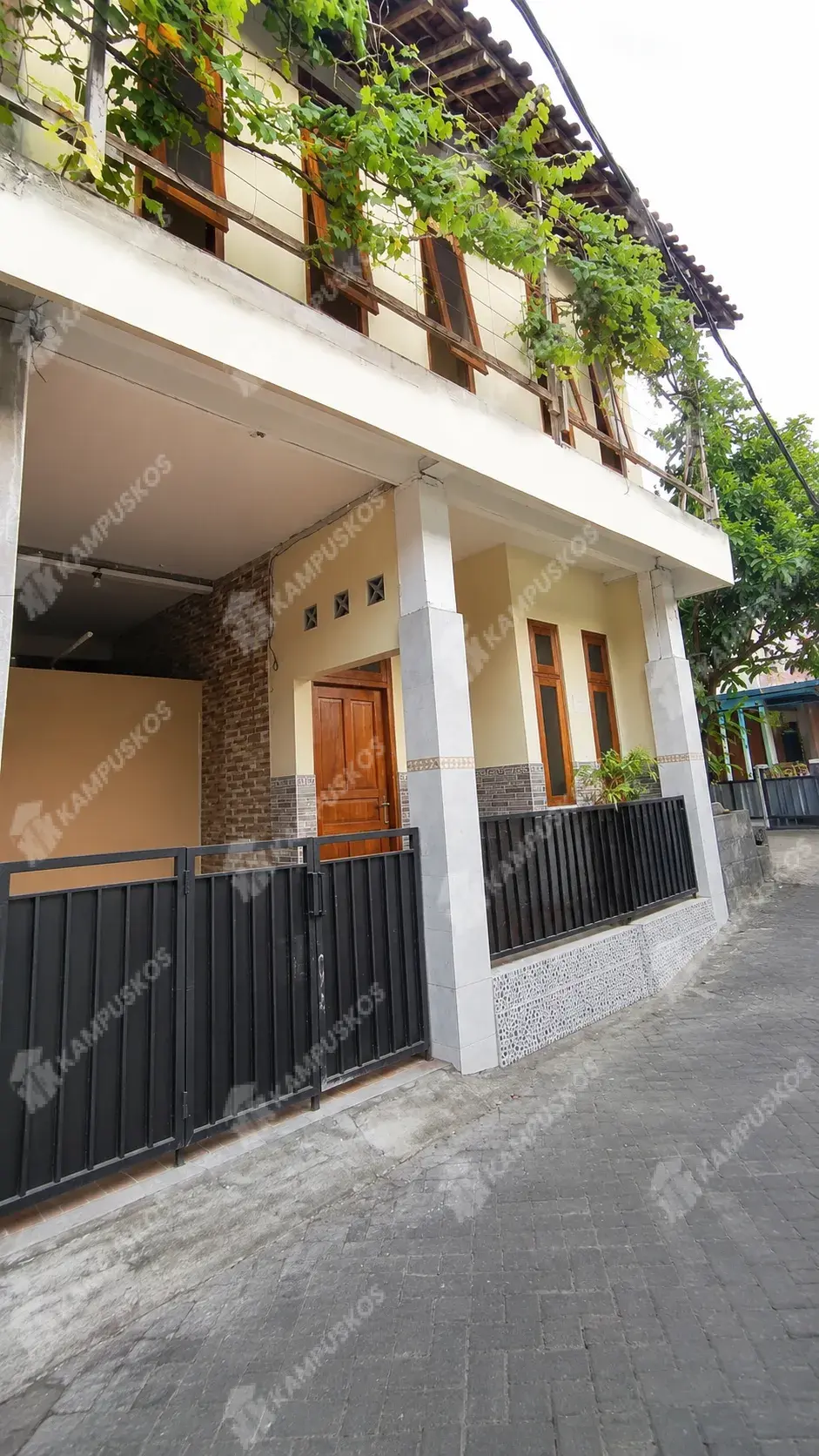 DIKONTRAKAN RUMAH MURAH NYAMAN 2 KAMAR AREA CONDONGCATUR 2K03AL101026