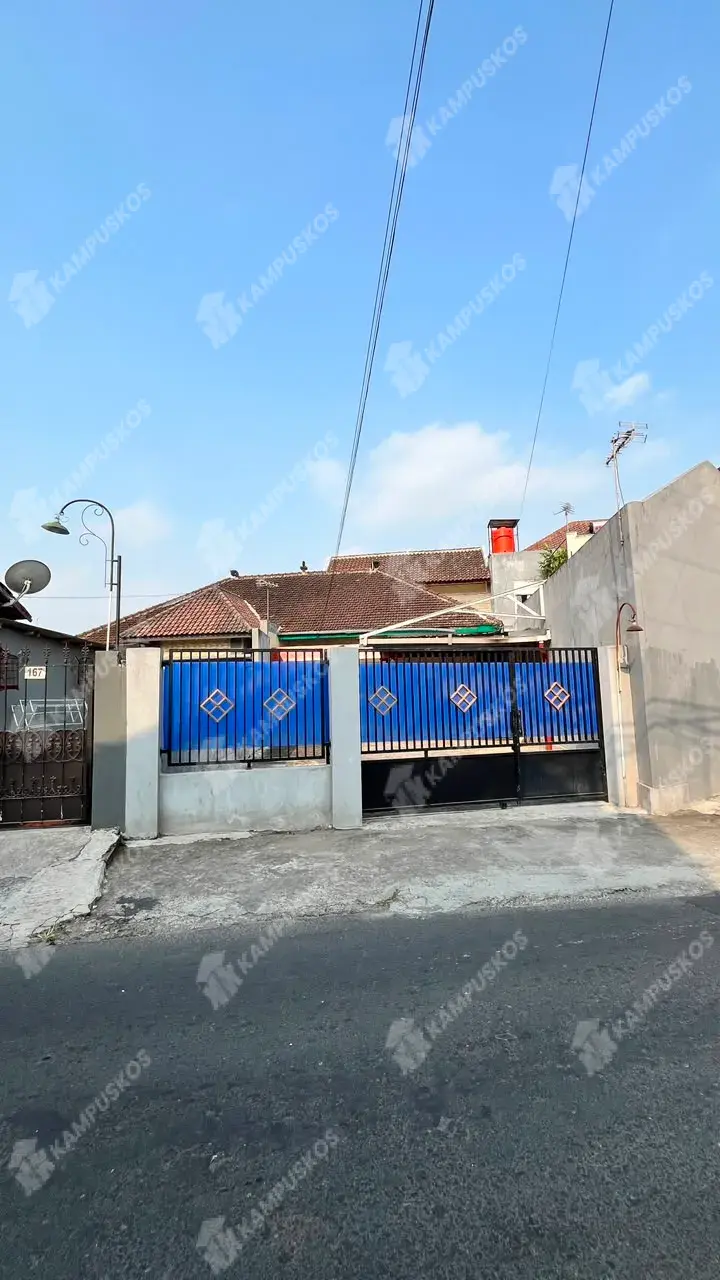 FOR RENT — RUMAH COZY 2 LANTAI, 5 KAMAR SIAP HUNI 5K04AL041126