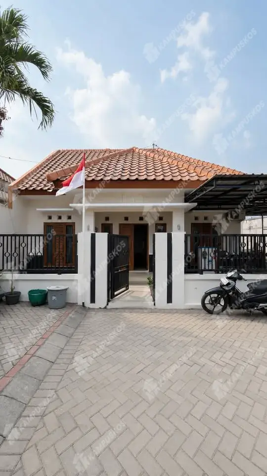 *FOR RENT RUMAH DALAM PERUMAHAN OTW BERES FULL RENOV DI PERUMAHAN JAKAL KM 10* 3K04DR031026