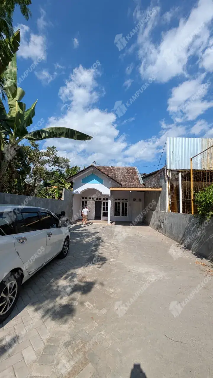 *FOR RENT RUMAH HALAMAN LUAS 3 KAMAR BEBAS SOPAN + PET FRIENDLY & SANGAT COCOK UNTUK KANTOR. LOKASI DALAM RINGROAD* 3K07DR031026