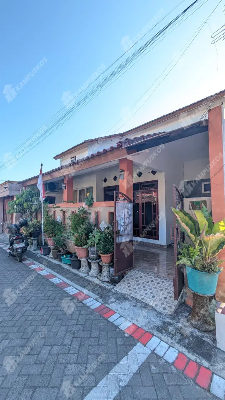 *RUMAH MODERN FULL FURNISH DALAM PERUMAHAN + TIDAK JAUH DARI RINGROAD BARAT*  4K07DR061026